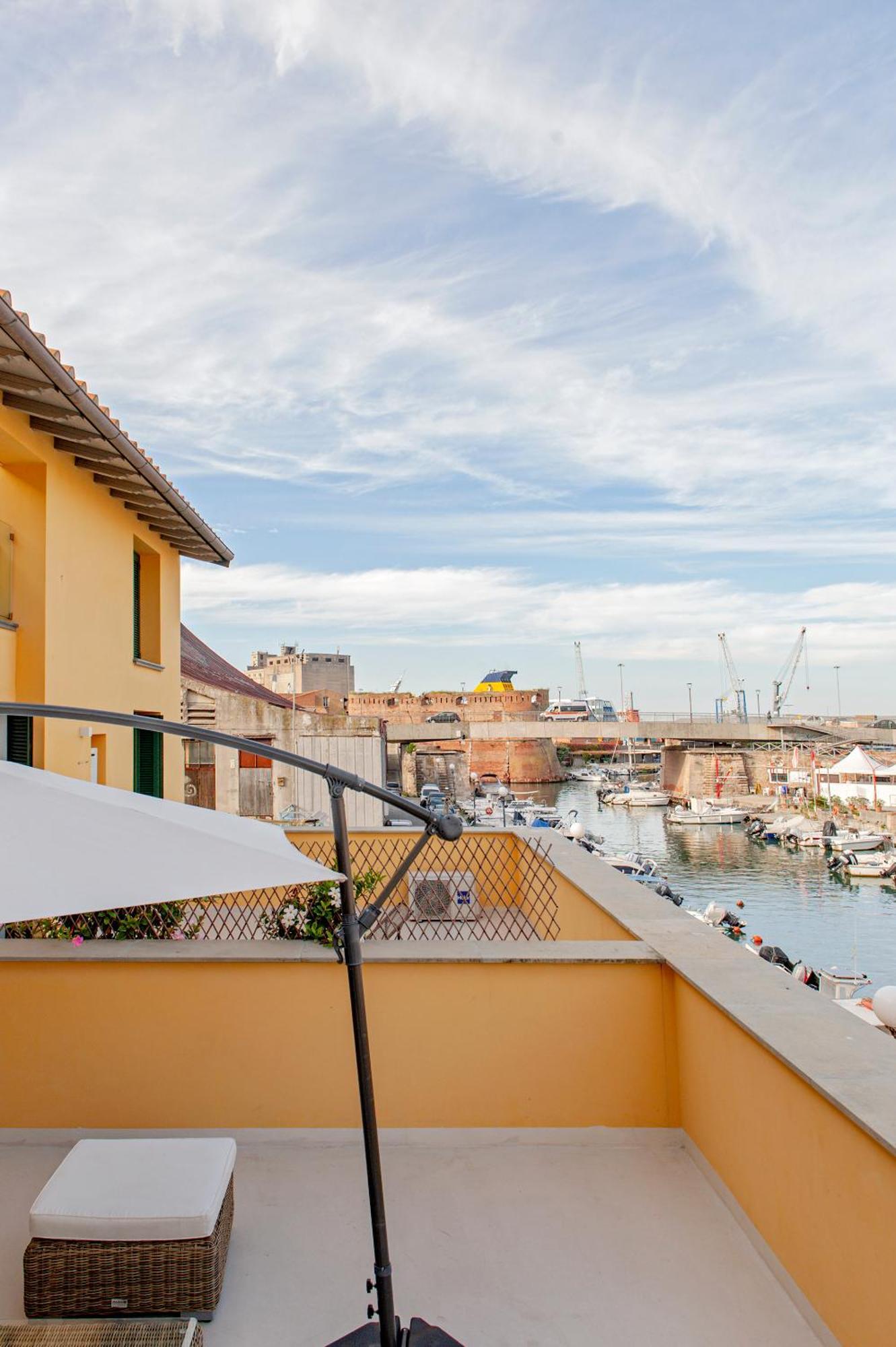 Waterfront Balcony I Grani 2 Resort Style Suite Ливорно Экстерьер фото